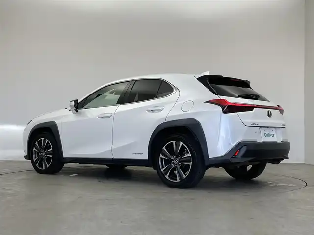 レクサス ＵＸ 250h バージョンL 埼玉県 2020(令2)年 7.7万km ソニッククォーツ サンルーフ　メーカーナビ　パノラミックビューモニター　ＢＳＭ　ビルトインＥＴＣ２．０　ドラレコ　茶レザー　レーダークルーズ　シートヒーター　ベンチレーション　ステアリングヒーター　ワイヤレス充電　TV