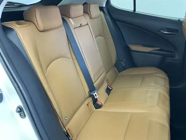 レクサス ＵＸ 250h バージョンL 埼玉県 2020(令2)年 7.7万km ソニッククォーツ サンルーフ　メーカーナビ　パノラミックビューモニター　ＢＳＭ　ビルトインＥＴＣ２．０　ドラレコ　茶レザー　レーダークルーズ　シートヒーター　ベンチレーション　ステアリングヒーター　ワイヤレス充電　TV