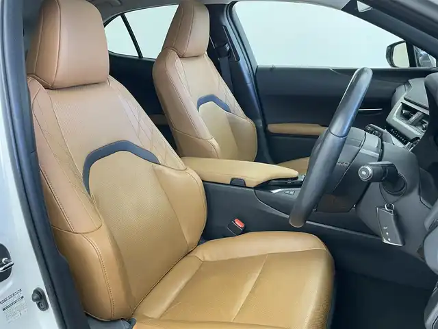 レクサス ＵＸ 250h バージョンL 埼玉県 2020(令2)年 7.7万km ソニッククォーツ サンルーフ　メーカーナビ　パノラミックビューモニター　ＢＳＭ　ビルトインＥＴＣ２．０　ドラレコ　茶レザー　レーダークルーズ　シートヒーター　ベンチレーション　ステアリングヒーター　ワイヤレス充電　TV