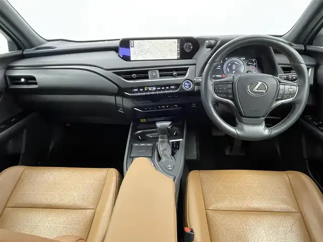 レクサス ＵＸ 250h バージョンL 埼玉県 2020(令2)年 7.7万km ソニッククォーツ サンルーフ　メーカーナビ　パノラミックビューモニター　ＢＳＭ　ビルトインＥＴＣ２．０　ドラレコ　茶レザー　レーダークルーズ　シートヒーター　ベンチレーション　ステアリングヒーター　ワイヤレス充電　TV