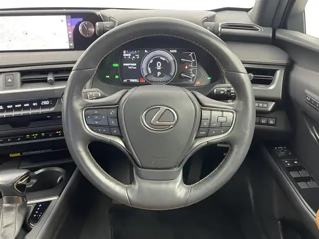 レクサス ＵＸ 250h バージョンL 埼玉県 2020(令2)年 7.7万km ソニッククォーツ サンルーフ　メーカーナビ　パノラミックビューモニター　ＢＳＭ　ビルトインＥＴＣ２．０　ドラレコ　茶レザー　レーダークルーズ　シートヒーター　ベンチレーション　ステアリングヒーター　ワイヤレス充電　TV