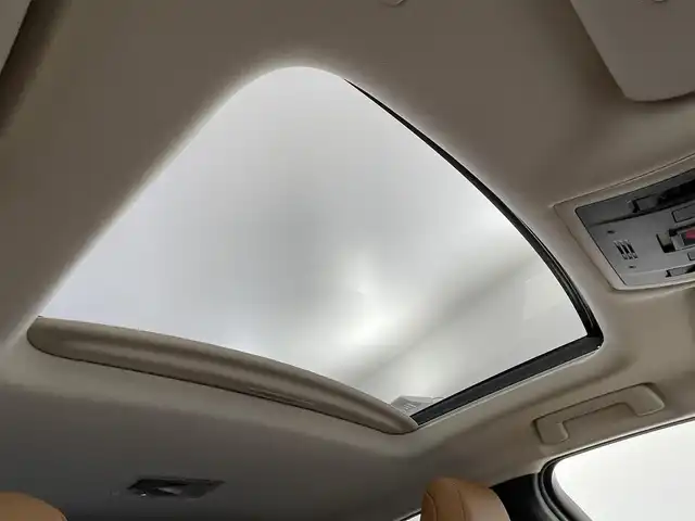 レクサス ＵＸ 250h バージョンL 埼玉県 2020(令2)年 7.7万km ソニッククォーツ サンルーフ　メーカーナビ　パノラミックビューモニター　ＢＳＭ　ビルトインＥＴＣ２．０　ドラレコ　茶レザー　レーダークルーズ　シートヒーター　ベンチレーション　ステアリングヒーター　ワイヤレス充電　TV