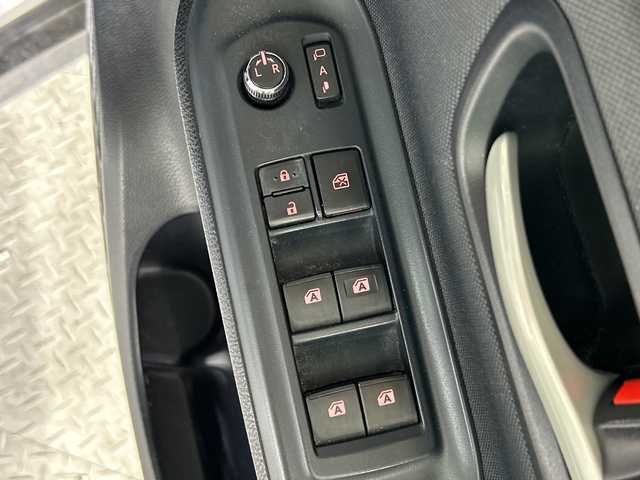 トヨタ ヴォクシー ZS 沖縄県 2014(平26)年 10.2万km シルバーM 禁煙車　/純正ナビ（CD BT ワンセグTV　ラジオ）/スマートキー　/プッシュスタート　/バックカメラ　/ビルトインETC　/両側電動スライドドア　/コーナーセンサー　/純正16インチアルミホイール　/オートライト