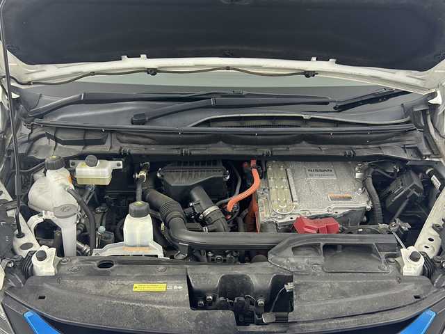 日産 セレナ e－パワー ハイウェイスター V 愛知県 2018(平30)年 3.6万km ブリリアントホワイトパール 純正SDナビ【Bluetooth CD DVD SD フルセグ　品番：MM518D-L】/アラウンドビューモニター/デジタルインナーミラー/ビルトインETC/プロパイロット/衝突軽減/レーンキープアシスト/前後コーナーセンサー/シートヒーター/オートパーキング/ステアリングヒーター/ハンズフリーオートスライドドア/両側パワースライドドア/リアサンシェード/純正ドライブレコーダー/純正フロアマット/15インチ純正アルミホイール/禁煙車