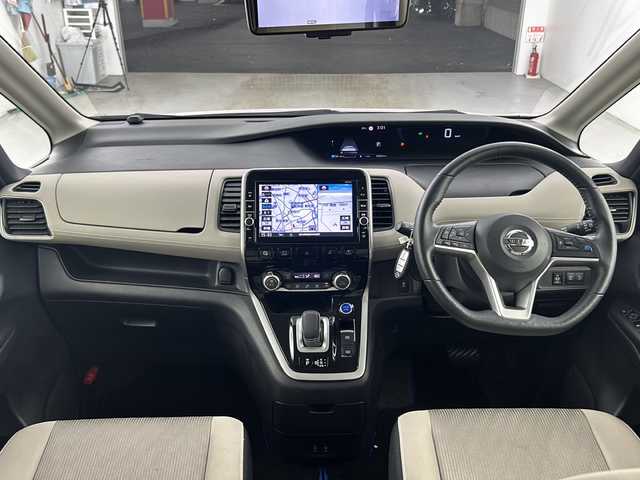 日産 セレナ e－パワー ハイウェイスター V 愛知県 2018(平30)年 3.6万km ブリリアントホワイトパール 純正SDナビ【Bluetooth CD DVD SD フルセグ　品番：MM518D-L】/アラウンドビューモニター/デジタルインナーミラー/ビルトインETC/プロパイロット/衝突軽減/レーンキープアシスト/前後コーナーセンサー/シートヒーター/オートパーキング/ステアリングヒーター/ハンズフリーオートスライドドア/両側パワースライドドア/リアサンシェード/純正ドライブレコーダー/純正フロアマット/15インチ純正アルミホイール/禁煙車
