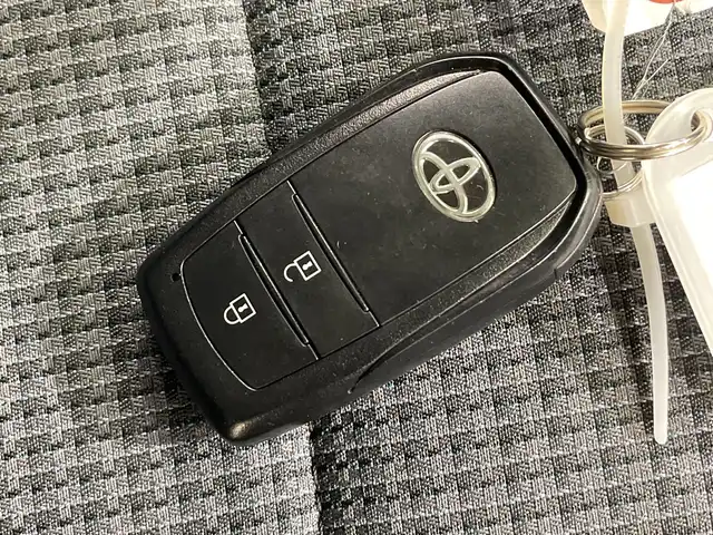 トヨタ ノア X 栃木県 2022(令4)年 3.6万km アティチュードブラックマイカ 純正ディスプレイオーディオ/（Bluetooth/Miracast）/トヨタセーフティセンス/・レーンディパーチャーアラート/・プリクラッシュセーフティー/・プロアクティブドライビングアシスト/・クリアランスソナー/・パーキングサポートブレーキ/・ロードサインアシスト/・レーダークルーズコントロール/・オートマチックハイビーム/ステアリングリモコン/両側スライドドア/LEDヘッドライト/オートヘッドライト/ヘッドライトレベライザー/電動パーキングブレーキ/オートホールドブレーキ/リアロールサンシェイド/スペアキー1本/オートリトラーミラー