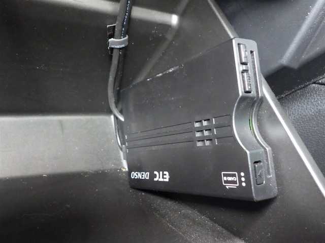 スバル インプレッサ ＸＶ 2．0i－S アイサイト 千葉県 2018(平30)年 5.2万km クリスタルブラックシリカ 225/55R18/ワンオーナー　/社外ナビAVN-R8（ＣＤ・ＤＶＤ・フルセグ・ＢＴ・ＵＳＢ）/バックカメラ　/ＥＴＣ　/アイサイトｖｅｒ２/・プリクラッシュブレーキ/・アダブティブクルーズコントロール/・ＡＴ誤発進抑制制御/・ふらつき警報/・レーンキープアシスト/横滑り防止/ダウンヒルアシスト/アイドリングストップ/ブラインドスポットモニター/前席パワーシート/電動パーキング/純正フロアマット/純正１８インチAW/オートライト/LEDヘッドライト/フォグライト/スマートキー/プッシュスタート/スペアキー1本/保証書/取扱説明書