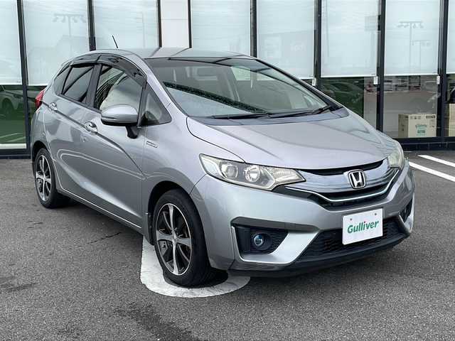 ホンダ フィット ハイブリット Lパッケージ 岐阜県 2013(平25)年 4.6万km ティンテッドシルバーM 登録時走行距離45593km/純正ＳＤナビ　/Bluetooth/バックカメラ　/ビルトインＥＴＣ　/オートライト　/横滑り防止装置　/ハーフレザー　/社外１６インチアルミホイール　/純正フロアマット　/プッシュスタート　/スマートキー　/スペアキー　/Ｗエアバッグ/フォグランプ/ドアバイザー