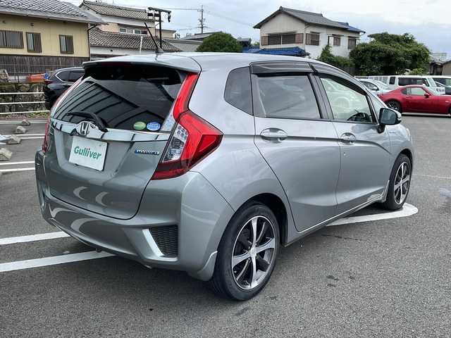 ホンダ フィット ハイブリット Lパッケージ 岐阜県 2013(平25)年 4.6万km ティンテッドシルバーM 登録時走行距離45593km/純正ＳＤナビ　/Bluetooth/バックカメラ　/ビルトインＥＴＣ　/オートライト　/横滑り防止装置　/ハーフレザー　/社外１６インチアルミホイール　/純正フロアマット　/プッシュスタート　/スマートキー　/スペアキー　/Ｗエアバッグ/フォグランプ/ドアバイザー