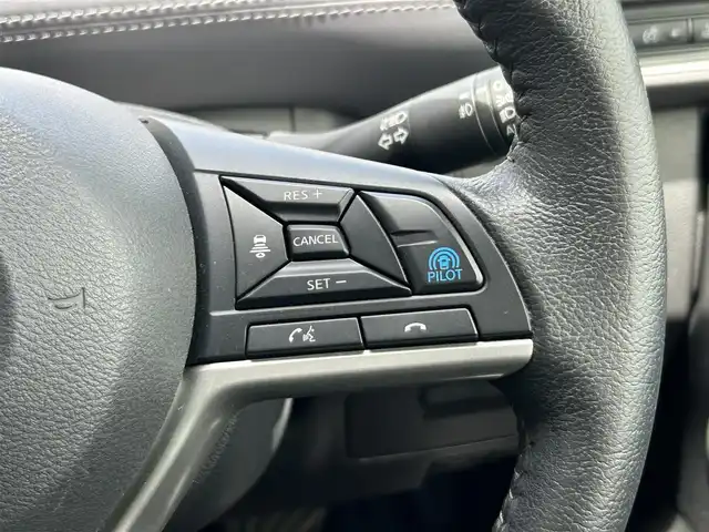 日産 セレナ ハイウェイスター V 静岡県 2020(令2)年 5.4万km ブリリアントホワイトパール 2トーン 純正ディーラーナビ/・フルセグ/CD/DVD/Bluetooth/プロパイロット/パーキングアシスト/全周囲カメラ/前方ドライブレコーダー/ETC/両側パワースライドドア/革巻きステアリング/オートライト/スマートキー/・プッシュスタート/LEDヘッドライト/純正アルミホイール/純正フロアマット