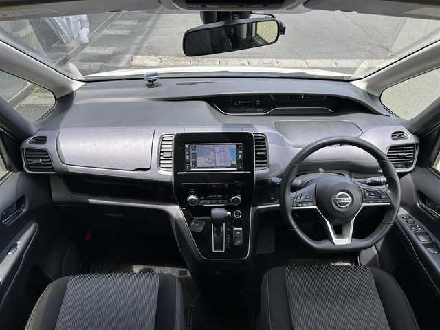 日産 セレナ ハイウェイスター V 鹿児島県 2020(令2)年 5.4万km ブリリアントホワイトパール 2トーン 純正ディーラーナビ/・フルセグ/CD/DVD/Bluetooth/プロパイロット/パーキングアシスト/全周囲カメラ/前方ドライブレコーダー/ETC/両側パワースライドドア/革巻きステアリング/オートライト/スマートキー/・プッシュスタート/LEDヘッドライト/純正アルミホイール/純正フロアマット