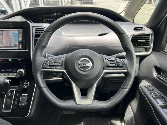 日産 セレナ ハイウェイスター V 鹿児島県 2020(令2)年 5.4万km ブリリアントホワイトパール 2トーン 純正ディーラーナビ/・フルセグ/CD/DVD/Bluetooth/プロパイロット/パーキングアシスト/全周囲カメラ/前方ドライブレコーダー/ETC/両側パワースライドドア/革巻きステアリング/オートライト/スマートキー/・プッシュスタート/LEDヘッドライト/純正アルミホイール/純正フロアマット