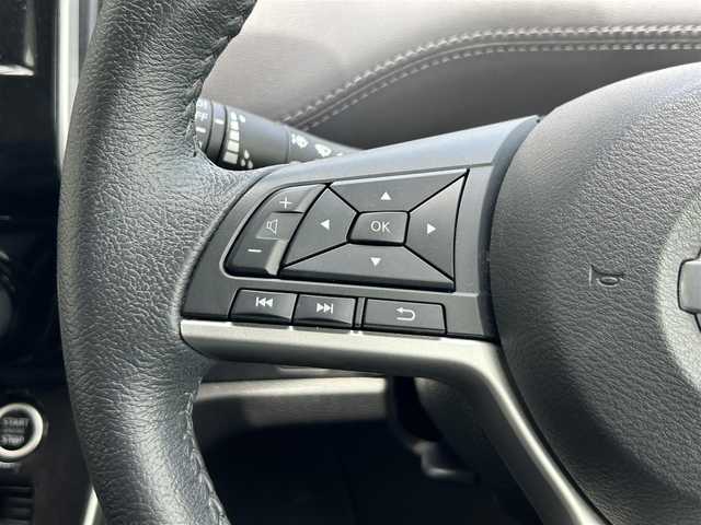 日産 セレナ ハイウェイスター V 鹿児島県 2020(令2)年 5.4万km ブリリアントホワイトパール 2トーン 純正ディーラーナビ/・フルセグ/CD/DVD/Bluetooth/プロパイロット/パーキングアシスト/全周囲カメラ/前方ドライブレコーダー/ETC/両側パワースライドドア/革巻きステアリング/オートライト/スマートキー/・プッシュスタート/LEDヘッドライト/純正アルミホイール/純正フロアマット