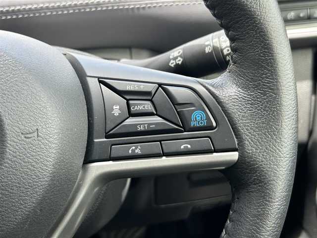 日産 セレナ ハイウェイスター V 鹿児島県 2020(令2)年 5.4万km ブリリアントホワイトパール 2トーン 純正ディーラーナビ/・フルセグ/CD/DVD/Bluetooth/プロパイロット/パーキングアシスト/全周囲カメラ/前方ドライブレコーダー/ETC/両側パワースライドドア/革巻きステアリング/オートライト/スマートキー/・プッシュスタート/LEDヘッドライト/純正アルミホイール/純正フロアマット