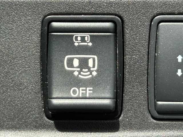 日産 セレナ ハイウェイスター V 鹿児島県 2020(令2)年 5.4万km ブリリアントホワイトパール 2トーン 純正ディーラーナビ/・フルセグ/CD/DVD/Bluetooth/プロパイロット/パーキングアシスト/全周囲カメラ/前方ドライブレコーダー/ETC/両側パワースライドドア/革巻きステアリング/オートライト/スマートキー/・プッシュスタート/LEDヘッドライト/純正アルミホイール/純正フロアマット