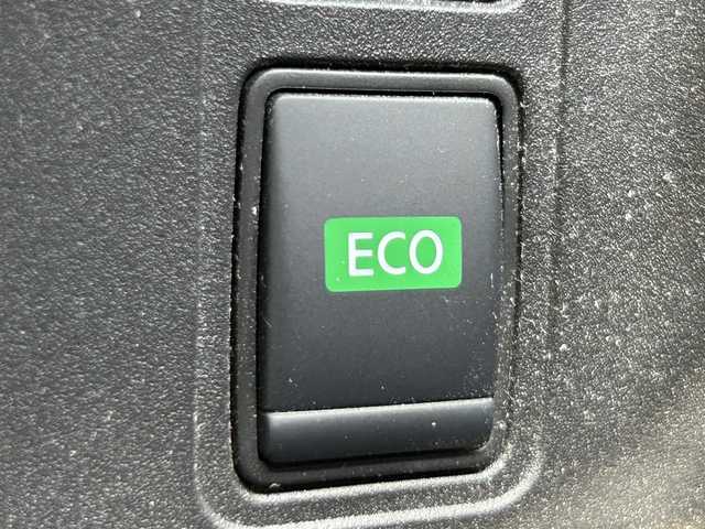 日産 セレナ ハイウェイスター V 鹿児島県 2020(令2)年 5.4万km ブリリアントホワイトパール 2トーン 純正ディーラーナビ/・フルセグ/CD/DVD/Bluetooth/プロパイロット/パーキングアシスト/全周囲カメラ/前方ドライブレコーダー/ETC/両側パワースライドドア/革巻きステアリング/オートライト/スマートキー/・プッシュスタート/LEDヘッドライト/純正アルミホイール/純正フロアマット