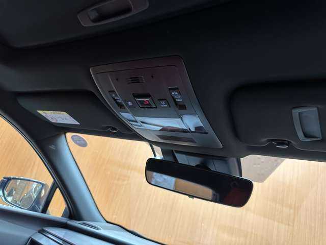 レクサス ＵＸ 250h Fスポーツ 千葉県 2022(令4)年 1.5万km グラファイトブラックガラスフレーク サンルーフ　/マクレビ　/純正ナビ　/パノラマビューモニター　/赤革　/シートヒーター　/ベンチレーション　/パワーシート　/ＬＥＤヘッドライト　/ハイビームアシスト　/ドライブレコーダー　/ＥＴＣ　/電動リアゲート