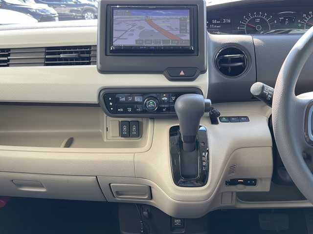 ホンダ Ｎ ＢＯＸ G L ホンダセンシング 岐阜県 2020(令2)年 1.5万km ブリティッシュグリーンP 登録時走行距離14564km/社外ナビ　/AM/FM/CD/DVD/Blue tooth/iPod/SDミュージックサーバー/USB入力端子/ワンセグテレビ　/片側パワースライドドア/レーダークルーズコントロール/ホンダセンシング　/ＬＥＤヘッドライト　/オートライト　/コーナーセンサー後方/ドライブレコーダー前後/レーンキープアシスト/横滑り防止装置/盗難防止装置/布系シート/ベンチシート/フルフラットシート/社外フロアマット/シートヒーター前席/プッシュスタート/スマートキー/ビルトインETC/エアコンAAC/ドアバイザー/補助ミラー