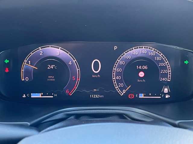 クライスラー・ジープ ジープ コマンダー リミテッド 青森県 2024(令6)年 1.2万km ブリリアントブラッククリスタル 純正ナビ（BlueTooth/AM/FM/USB)/ＡｐｐｌｅＣａｒＰｌａｙ/サラウンドビューカメラ(フロント・バック・360°）/ミラーヒーター/黒革シート/前後コーナーセンサー/クリアランスソナー/パワーシート/シートメモリー/電動リアゲート/置くだけ充電/ＥＴＣ２．０/１１５Ｖ電源/スペアタイヤ