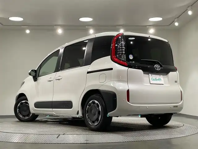 トヨタ シエンタ ハイブリッド Z 愛知県 2022(令4)年 2.9万km ホワイトパールクリスタルシャイン 純正１０．５インチディスプレイナビ　/(Bluetooth/フルセグTV/FM/AM/CarPlay/Miracast/USB)/コンフォートパッケージ　/　　-シートヒーター　/　　-ステアリングヒーター/サーキュレーター　/ＡＣ１００Ｖ　/寒冷地仕様/パノラミックビューモニター　/トヨタセーフティセンス　/　　-プリクラッシュセーフティ/　　-レーントレーニングアシスト＋レーンディパーチャーアラート/　　-レーダークルーズコントロール/　　-アダプティブハイビームシステム/　　-ロードサインアシスト/　　-発進遅れ告知機能/両側パワースライドドア　/ビルトインETC2.0/LEDヘッドライト/ブラインドスポットモニター（ＢＳＭ）/クリアランスソナー/純正フロアマット/後席サンシェード/プッシュスタート/　　-スマートキー