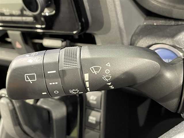 トヨタ シエンタ ハイブリッド Z 愛知県 2022(令4)年 2.9万km ホワイトパールクリスタルシャイン 純正１０．５インチディスプレイナビ　/(Bluetooth/フルセグTV/FM/AM/CarPlay/Miracast/USB)/コンフォートパッケージ　/　　-シートヒーター　/　　-ステアリングヒーター/サーキュレーター　/ＡＣ１００Ｖ　/寒冷地仕様/パノラミックビューモニター　/トヨタセーフティセンス　/　　-プリクラッシュセーフティ/　　-レーントレーニングアシスト＋レーンディパーチャーアラート/　　-レーダークルーズコントロール/　　-アダプティブハイビームシステム/　　-ロードサインアシスト/　　-発進遅れ告知機能/両側パワースライドドア　/ビルトインETC2.0/LEDヘッドライト/ブラインドスポットモニター（ＢＳＭ）/クリアランスソナー/純正フロアマット/後席サンシェード/プッシュスタート/　　-スマートキー