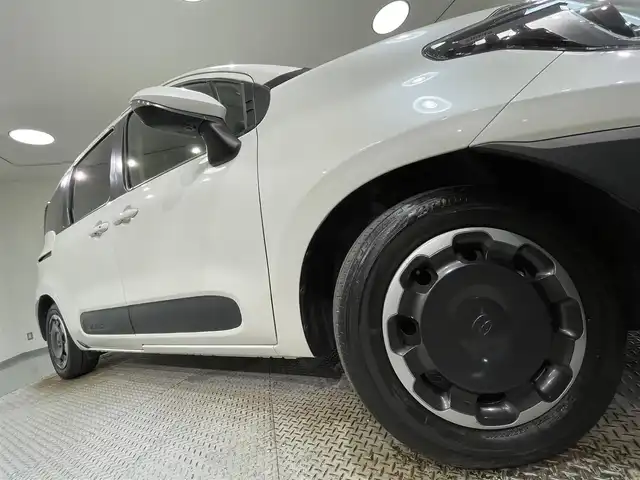 トヨタ シエンタ ハイブリッド Z 愛知県 2022(令4)年 2.9万km ホワイトパールクリスタルシャイン 純正１０．５インチディスプレイナビ　/(Bluetooth/フルセグTV/FM/AM/CarPlay/Miracast/USB)/コンフォートパッケージ　/　　-シートヒーター　/　　-ステアリングヒーター/サーキュレーター　/ＡＣ１００Ｖ　/寒冷地仕様/パノラミックビューモニター　/トヨタセーフティセンス　/　　-プリクラッシュセーフティ/　　-レーントレーニングアシスト＋レーンディパーチャーアラート/　　-レーダークルーズコントロール/　　-アダプティブハイビームシステム/　　-ロードサインアシスト/　　-発進遅れ告知機能/両側パワースライドドア　/ビルトインETC2.0/LEDヘッドライト/ブラインドスポットモニター（ＢＳＭ）/クリアランスソナー/純正フロアマット/後席サンシェード/プッシュスタート/　　-スマートキー