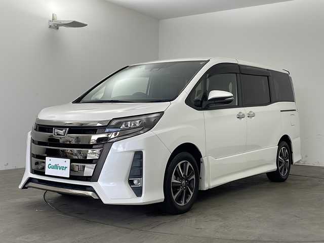 トヨタ ノア Si ダブルバイビー 兵庫県 2018(平30)年 8.4万km ホワイトパールクリスタルシャイン ・社外11インチナビ（EX11Z）CD/DVD/SD/BT/TV/・バックカメラ/・社外リアフリップダウンモニター/・ビルトインETC/・両側パワースライドドア/・Toyota　Safety　Sense/・プリクラッシュセーフティ/・レーンディパチャーアラート/・オートマチックハイビーム/・先行車発進告知機能/・クルーズコントロール/・横滑り防止装置/・アイドリングストップ/・ステアリングスイッチ/・LEDヘッドライト/・オートライト/・スマートキー/・LEDフォグランプ/・フロアマット/・純正16インチアルミホイール/・取扱説明書/・保証書