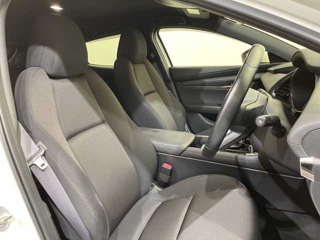 マツダ マツダ３ファストバック 15S ツーリング 愛媛県 2020(令2)年 3.4万km スノーフレイクホワイトパールマイカ 純正ナビ/Bluetooth/フルセグ/USB/全周囲カメラ/レーダークルーズコントロール/衝突被害軽減ブレーキ/レーンキープアシスト/前後コーナーセンサー/ブラインドスポットモニター/LEDヘッドライト/オートマチックハイビーム/オートライト/ETC/プッシュスタート/スペアキー/取扱説明書