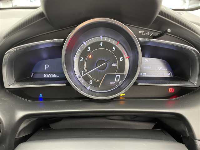 マツダ デミオ XD ツーリング 愛知県 2016(平28)年 8.7万km スノーフレイクホワイトパールマイカ 純正ナビ　シートヒーター　禁煙車　ＨＵＤ　フルセグＴＶ　ＤＶＤ　パドルシフト　USB接続　ドラレコ　ＥＴＣ　衝突軽減　ＬＥＤオートライト　フォグランプ　Bluetooth　クルコン　純正フロアマット　純正１６インチアルミ　プッシュスタート　スマートキー