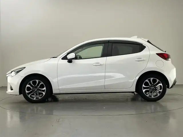 マツダ デミオ XD ツーリング 愛知県 2016(平28)年 8.7万km スノーフレイクホワイトパールマイカ 純正ナビ　シートヒーター　禁煙車　ＨＵＤ　フルセグＴＶ　ＤＶＤ　パドルシフト　USB接続　ドラレコ　ＥＴＣ　衝突軽減　ＬＥＤオートライト　フォグランプ　Bluetooth　クルコン　純正フロアマット　純正１６インチアルミ　プッシュスタート　スマートキー