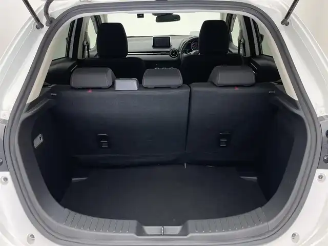 マツダ デミオ XD ツーリング 愛知県 2016(平28)年 8.7万km スノーフレイクホワイトパールマイカ 純正ナビ　シートヒーター　禁煙車　ＨＵＤ　フルセグＴＶ　ＤＶＤ　パドルシフト　USB接続　ドラレコ　ＥＴＣ　衝突軽減　ＬＥＤオートライト　フォグランプ　Bluetooth　クルコン　純正フロアマット　純正１６インチアルミ　プッシュスタート　スマートキー