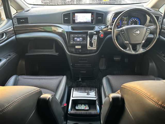 日産 エルグランド 250HWS アーバンクロム 京都府 2015(平27)年 12.2万km ブリリアントホワイトパール 〇Bluetooth/〇ドラレコ/〇デジタルインナーミラー/〇フリップダウンモニター/〇スペアキー/〇純正アルミ