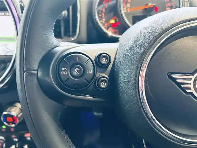 ＭＩＮＩ ミニ クロスオーバー クーパー D 大阪府 2020(令2)年 4万km チリ・レッド ペッパーパッケージ/インテリジェントセーフティ/ワンオーナー/ACC/純正ナビ/バックカメラ/純正17インチAW/LEDヘッドライト/電動リアゲート/クリアランスソナー/パーキングアシスト/ルーフレール/スマートキー