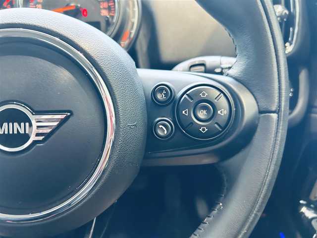 ＭＩＮＩ ミニ クロスオーバー クーパー D 大阪府 2020(令2)年 4万km チリ・レッド ペッパーパッケージ/インテリジェントセーフティ/ワンオーナー/ACC/純正ナビ/バックカメラ/純正17インチAW/LEDヘッドライト/電動リアゲート/クリアランスソナー/パーキングアシスト/ルーフレール/スマートキー