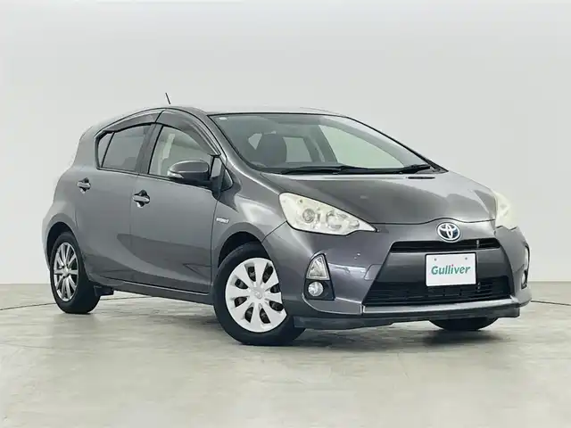トヨタ アクア S 福島県 2012(平24)年 10万km グレーメタリック 社外ナビ/・型番：AVIC-MRZ90/・ワンセグTV/Bluetooth/CD/DVD/アイドリングストップ/プッシュスタート/・スマートキー/オートライト/・フォグライト/・ヘッドライトレベライザー/電動格納ミラー/純正フロアマット/取扱説明書/保証書