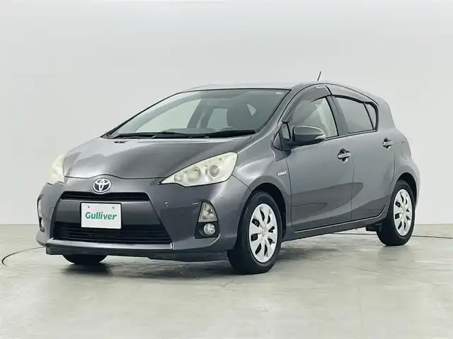 トヨタ アクア S 福島県 2012(平24)年 10万km グレーメタリック 社外ナビ/・型番：AVIC-MRZ90/・ワンセグTV/Bluetooth/CD/DVD/アイドリングストップ/プッシュスタート/・スマートキー/オートライト/・フォグライト/・ヘッドライトレベライザー/電動格納ミラー/純正フロアマット/取扱説明書/保証書