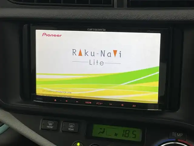 トヨタ アクア S 福島県 2012(平24)年 10万km グレーメタリック 社外ナビ/・型番：AVIC-MRZ90/・ワンセグTV/Bluetooth/CD/DVD/アイドリングストップ/プッシュスタート/・スマートキー/オートライト/・フォグライト/・ヘッドライトレベライザー/電動格納ミラー/純正フロアマット/取扱説明書/保証書
