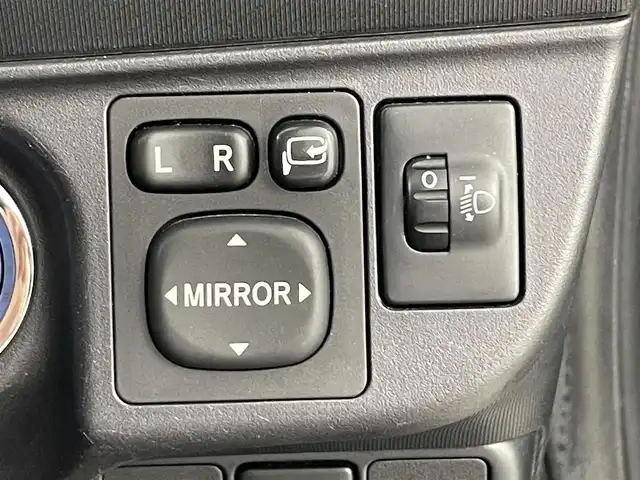 トヨタ アクア S 福島県 2012(平24)年 10万km グレーメタリック 社外ナビ/・型番：AVIC-MRZ90/・ワンセグTV/Bluetooth/CD/DVD/アイドリングストップ/プッシュスタート/・スマートキー/オートライト/・フォグライト/・ヘッドライトレベライザー/電動格納ミラー/純正フロアマット/取扱説明書/保証書