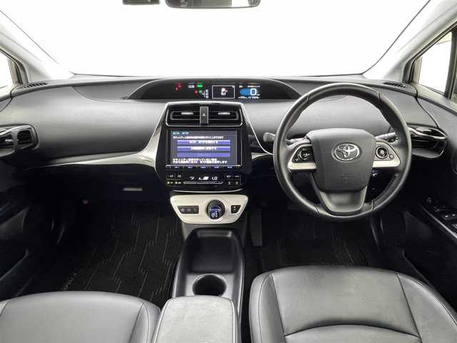 トヨタ プリウス S ツーリングセレクション 熊本県 2016(平28)年 5.6万km スティールブロンドM 純正９インチナビDSZT-YC4T（ＣＤ・ＤＶＤ・フルセグ・ＢＴ・ＳＤ）/バックカメラ　/社外前方ドライブレコーダー　/ビルトインＥＴＣ　/前席シートヒーター　/横滑り防止/アイドリングストップ/電動格納ミラー/パワーウインドウ/パワーステアリング　/純正フロアマット　/純正１７インチＡＷ　/オートライト/LEDヘッドライト/フォグライト/スマートキー/プッシュスタート/スペアキー1本