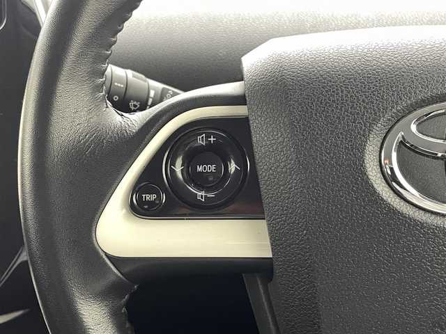 トヨタ プリウス S ツーリングセレクション 熊本県 2016(平28)年 5.6万km スティールブロンドM 純正９インチナビDSZT-YC4T（ＣＤ・ＤＶＤ・フルセグ・ＢＴ・ＳＤ）/バックカメラ　/社外前方ドライブレコーダー　/ビルトインＥＴＣ　/前席シートヒーター　/横滑り防止/アイドリングストップ/電動格納ミラー/パワーウインドウ/パワーステアリング　/純正フロアマット　/純正１７インチＡＷ　/オートライト/LEDヘッドライト/フォグライト/スマートキー/プッシュスタート/スペアキー1本