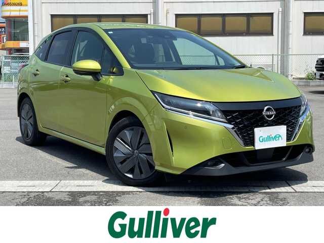 日産 ノート X 群馬県 2021(令3)年 1.7万km オリーブグリーン 安全装備/・衝突軽減ブレーキ/・プロパイロット/・インテリジェントルーム/・アラウンドビューモニター/・コーナーセンサー/・SOSコール/・オートマチックハイビーム/・オートライト/日産コネクト９インチワイドナビ/・AM/FM/Bluetooth/・USB/HDMI/フルセグTV/・置くだけ充電/オートホールド/純正フォグランプ/純正ドラレコ/純正ビルトインETC2.0/純正セキリュティーパック/純正フロアマット/スマートキー/プッシュスタート