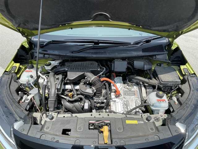 日産 ノート X 群馬県 2021(令3)年 1.7万km オリーブグリーン 安全装備/・衝突軽減ブレーキ/・プロパイロット/・インテリジェントルーム/・アラウンドビューモニター/・コーナーセンサー/・SOSコール/・オートマチックハイビーム/・オートライト/日産コネクト９インチワイドナビ/・AM/FM/Bluetooth/・USB/HDMI/フルセグTV/・置くだけ充電/オートホールド/純正フォグランプ/純正ドラレコ/純正ビルトインETC2.0/純正セキリュティーパック/純正フロアマット/スマートキー/プッシュスタート