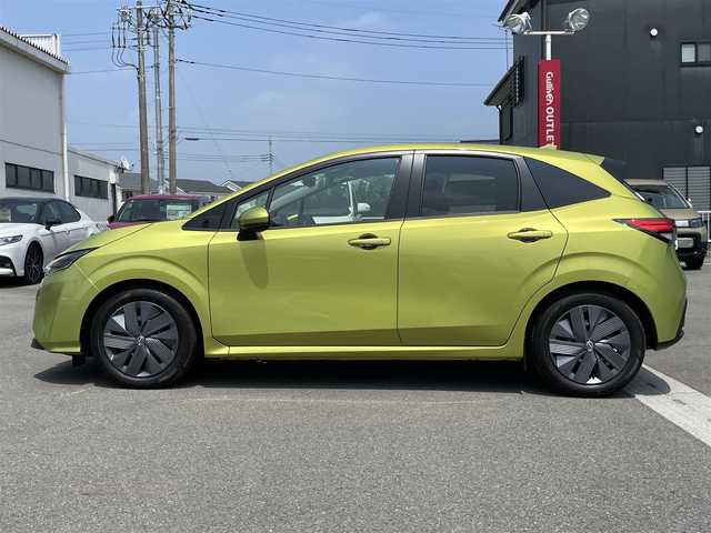 日産 ノート X 群馬県 2021(令3)年 1.7万km オリーブグリーン 安全装備/・衝突軽減ブレーキ/・プロパイロット/・インテリジェントルーム/・アラウンドビューモニター/・コーナーセンサー/・SOSコール/・オートマチックハイビーム/・オートライト/日産コネクト９インチワイドナビ/・AM/FM/Bluetooth/・USB/HDMI/フルセグTV/・置くだけ充電/オートホールド/純正フォグランプ/純正ドラレコ/純正ビルトインETC2.0/純正セキリュティーパック/純正フロアマット/スマートキー/プッシュスタート