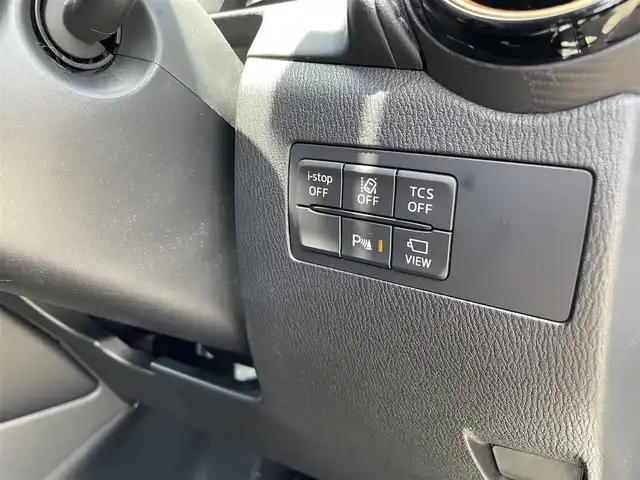 マツダ ＣＸ－３ 15S スーパー エッジー 佐賀県 2023(令5)年 1.3万km パールⅡ ワンオーナー/マツダコネクト純正ナビゲーション/・BT CD DVD AM FM フルセグTV/・Apple Car Play/Android Auto/360°ビューモニター/ビルトインETC/前後ドライブレコーダー/ブラックルーフ/ブラック/ホワイト合皮シート/・D席メモリ付パワーシート/・DN席シートヒーター/革巻きステアリング/・ステアリングヒーター/・ステアリングリモコン/・パドルシフト/ヘッドアップディスプレイ/アダプティブLEDヘッドランプ/・ハイビームコントロールシステム/スマートキー/純正18インチアルミホイール/純正フロアマット/新車保証書/取扱説明書/スペアキー1本あり/アドバンスドスマートシティブレーキサポート/後退時スマートシティブレーキサポート/AT誤発進抑制制御/全車速追従機能付レーダークルーズコントロール/ブラインドスポットモニタリング/パーキングセンサー/車線逸脱警報システム/ドライバーアテンションアラート