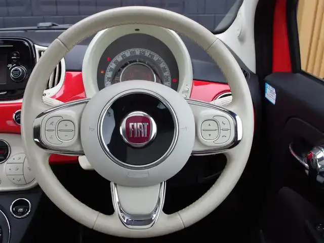 フィアット ５００ 埼玉県 2019(平31)年 2.5万km 赤 150台限定車/ガラスルーフ/パークセンサー/Bluetooth/ETC/ハンドルスイッチ/キーレスエントリー/純正フロアマット/横滑り防止装置/アイドリングストップシステム