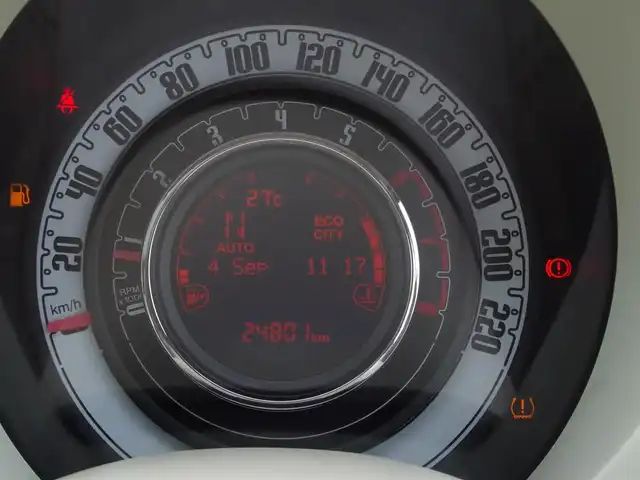フィアット ５００ 埼玉県 2019(平31)年 2.5万km 赤 150台限定車/ガラスルーフ/パークセンサー/Bluetooth/ETC/ハンドルスイッチ/キーレスエントリー/純正フロアマット/横滑り防止装置/アイドリングストップシステム