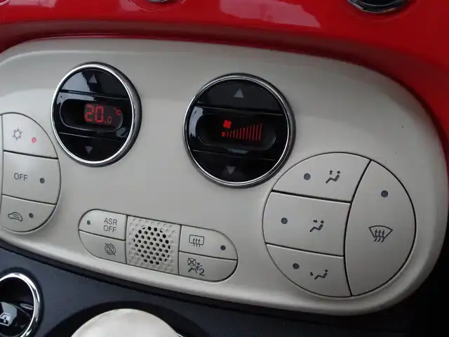 フィアット ５００ 埼玉県 2019(平31)年 2.5万km 赤 150台限定車/ガラスルーフ/パークセンサー/Bluetooth/ETC/ハンドルスイッチ/キーレスエントリー/純正フロアマット/横滑り防止装置/アイドリングストップシステム