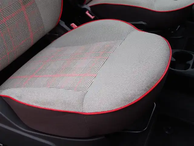 フィアット ５００ 埼玉県 2019(平31)年 2.5万km 赤 150台限定車/ガラスルーフ/パークセンサー/Bluetooth/ETC/ハンドルスイッチ/キーレスエントリー/純正フロアマット/横滑り防止装置/アイドリングストップシステム