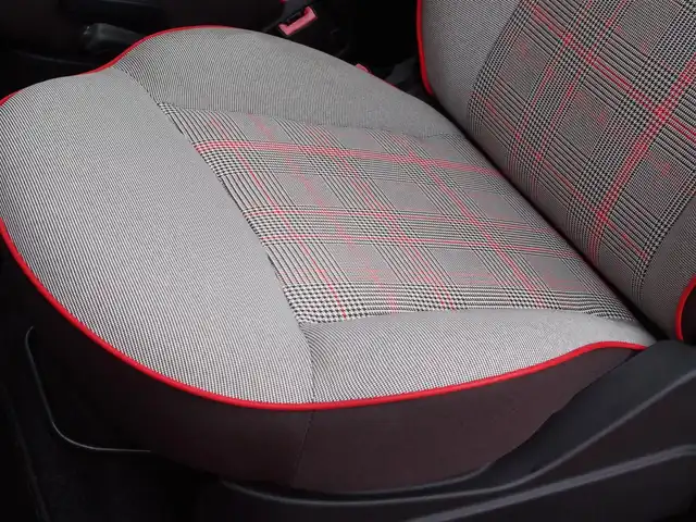 フィアット ５００ 埼玉県 2019(平31)年 2.5万km 赤 150台限定車/ガラスルーフ/パークセンサー/Bluetooth/ETC/ハンドルスイッチ/キーレスエントリー/純正フロアマット/横滑り防止装置/アイドリングストップシステム