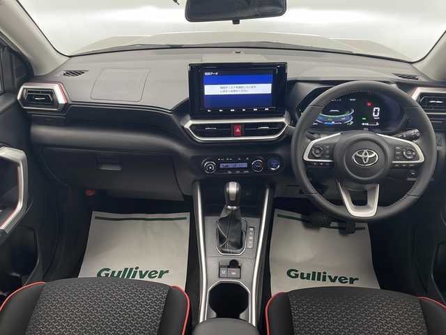 トヨタ ライズ Z 宮崎県 2022(令4)年 5.6万km スムースグレーマイカメタリック 禁煙車/衝突被害軽減ブレーキ/純正9インチナビ/(NSZT-Y68T/CD/DVD/AMFM/SD/Bluetooth/フルセグTV)/純正LEDオートライト/純正LEDフォグ/純正17インチアルミ/純正ビルトインETC/パノラミックビューモニター/アダプティブクルーズコントロール/レーンディパーチャーアラート/クリアランスソナー/ブラインドスポットモニター/車線逸脱抑制/誤発進抑制機能/ドライブレコーダー/前席シートヒーター/電子パーキング/オートホールド/電動格納ミラー/スマートキー/プッシュエンジンスタート/スペアキー/新車時保証書/取扱い説明書